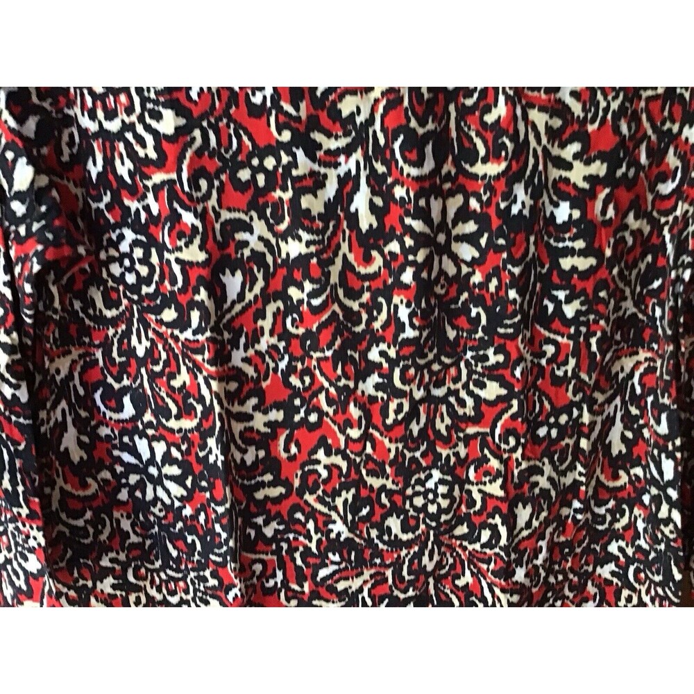 Madison Red Floral Top Size M Casual 3/4 Sleeve Round Neck - Picture 2 of 5